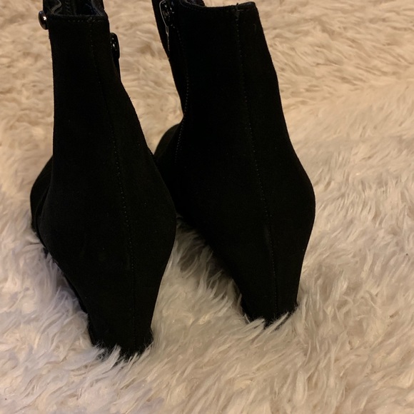 Stuart Weitzman Booties Size 6.5!!! - Picture 3 of 7